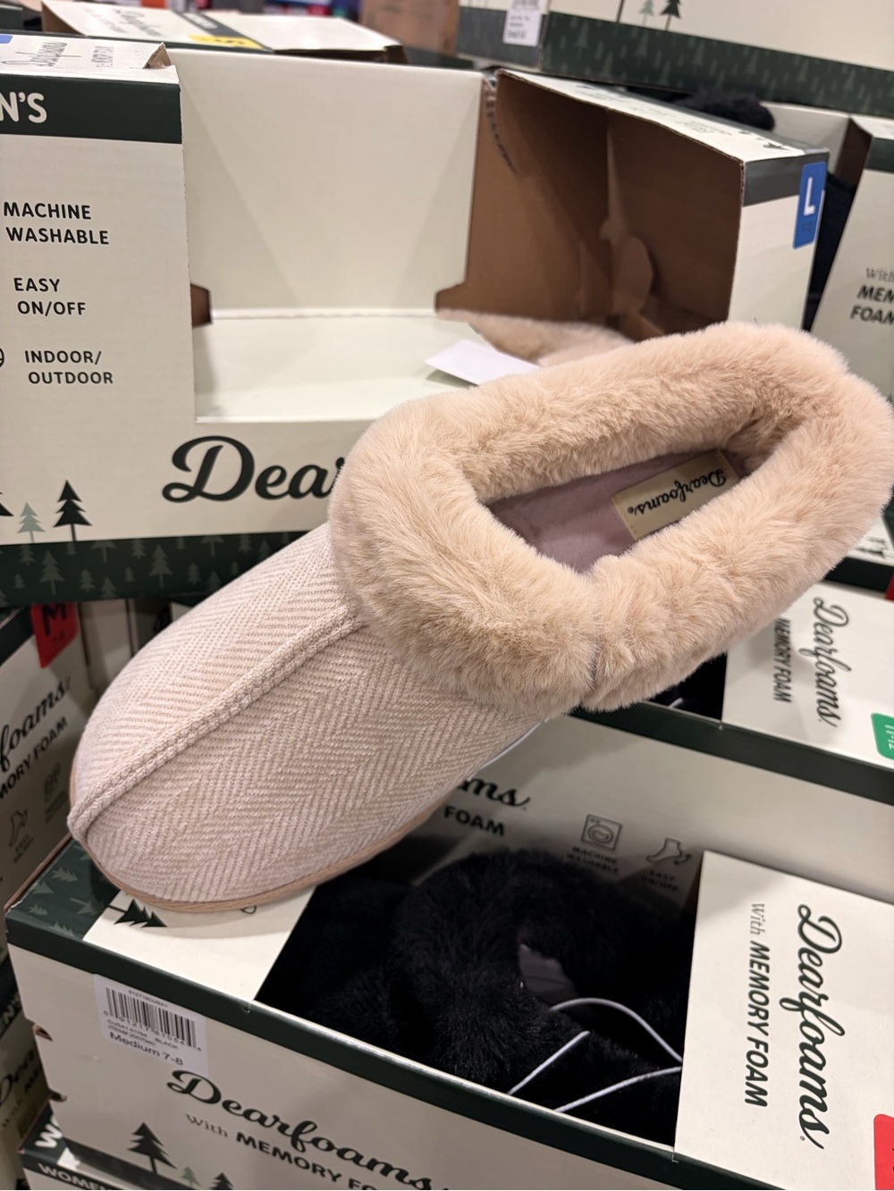 dearfoams women Cream Faux Fur Clog Slippers new wth box.